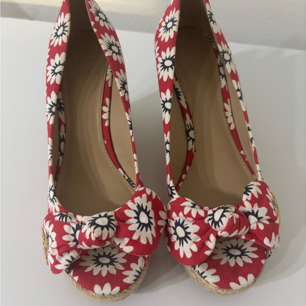 Brand new Tory Burch Wedge size 6